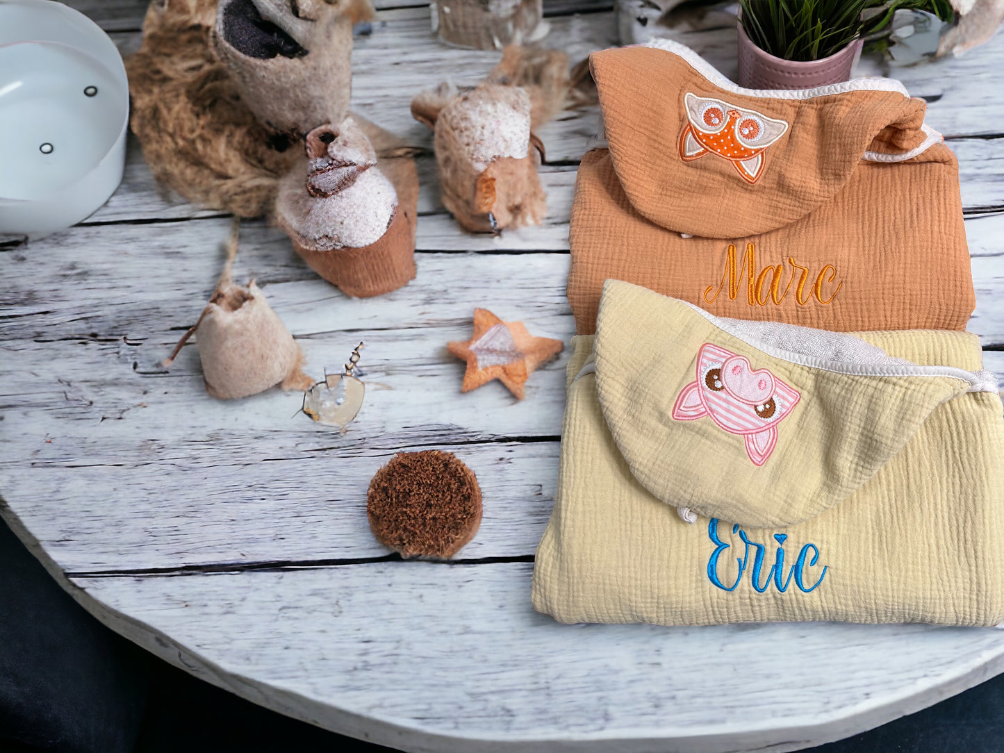 Kids Hooded Towel with Animal Peeking