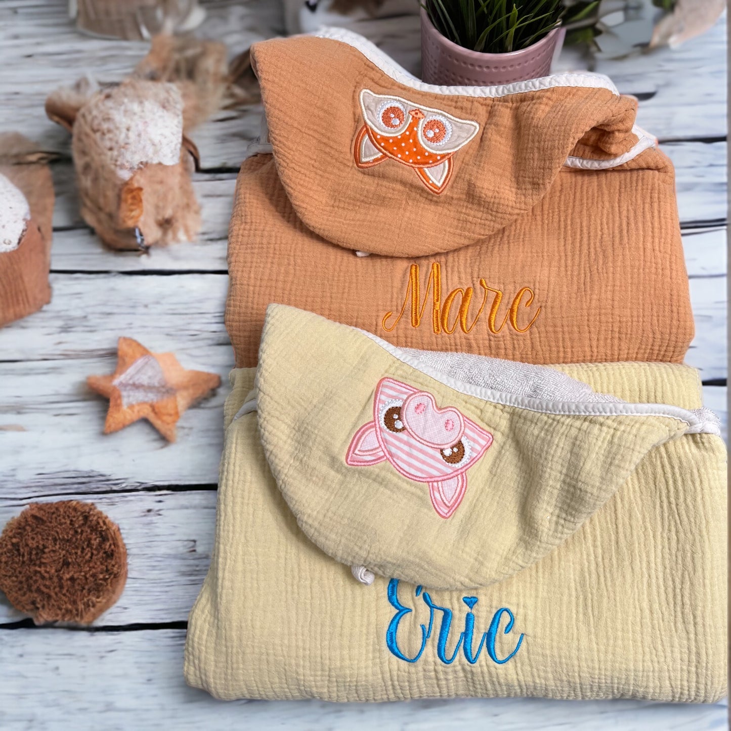 Kids Hooded Towel with Animal Peeking